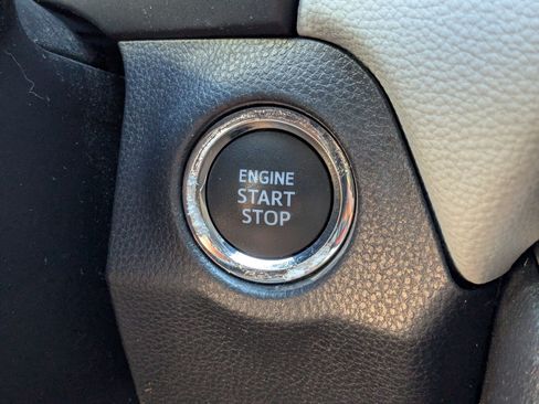 Used 2021 Toyota RAV4 XLE Premium AWD/4WD image 21