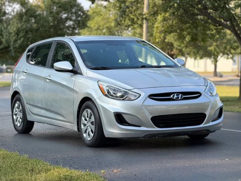 Used 2017 Hyundai Accent SE FWD image 3