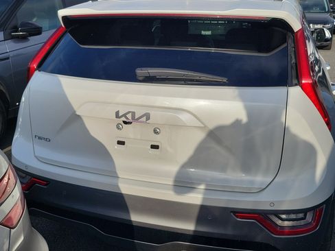 Used 2024 Kia Niro Wave w/ Wave Preserve Package FWD image 5