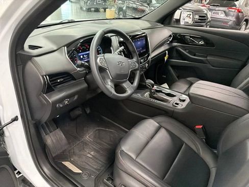 Used 2023 Chevrolet Traverse RS w/ LPO, Floor Liner Package FWD image 18