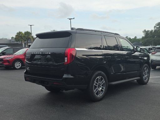 Certified 2025 Ford Expedition Active RWD image 3