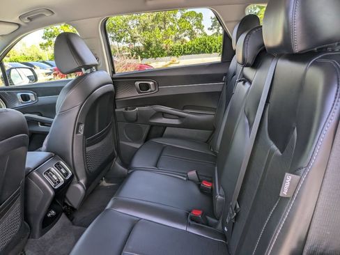 Certified 2025 Kia Sorento S FWD image 17