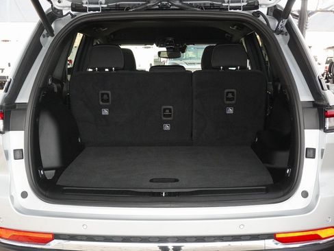 Used 2024 Jeep Grand Cherokee Laredo w/ Luxury Tech Group I image 27