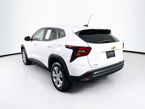 Used 2025 Chevrolet Trax LS image 5