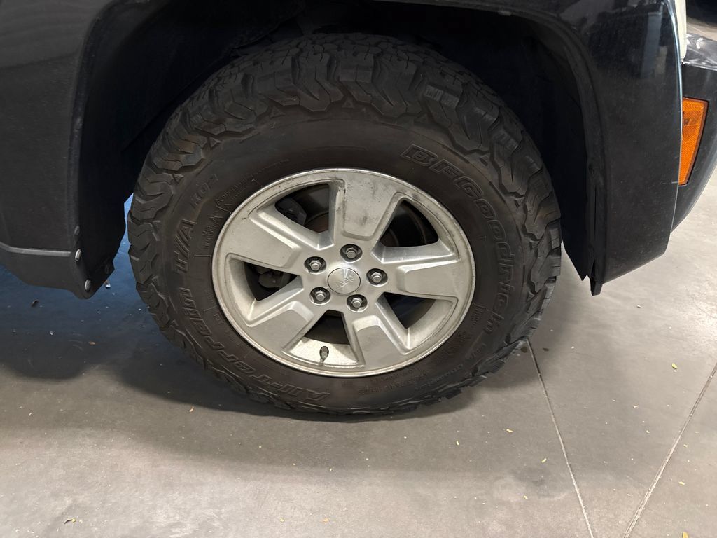 Used 2010 Jeep Liberty Sport w/ Popular Equipment Group AWD/4WD image 17