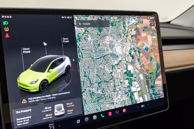 Used 2022 Tesla Model Y Performance AWD/4WD image 13