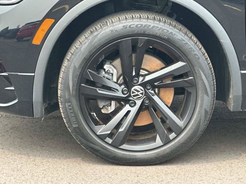 Used 2024 Volkswagen Tiguan SE R-Line AWD/4WD image 8
