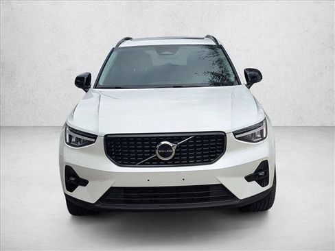 Used 2023 Volvo XC40 B5 Plus w/ Protection Package Premier image 2