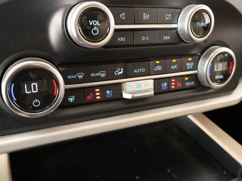 Used 2022 Ford Expedition XLT RWD image 8