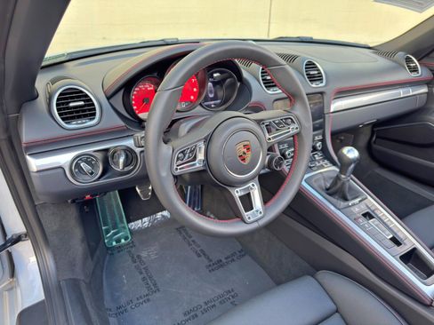 Used 2025 Porsche 718 Boxster GTS RWD image 13
