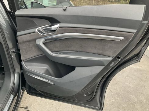 Used 2019 Audi e-tron Prestige w/ Prestige Package image 54