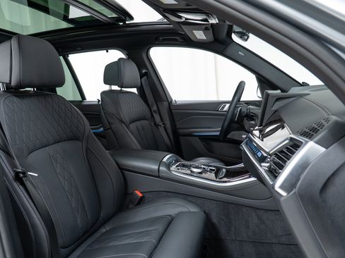 Used 2025 BMW X5 xDrive50e w/ Executive Package image 22