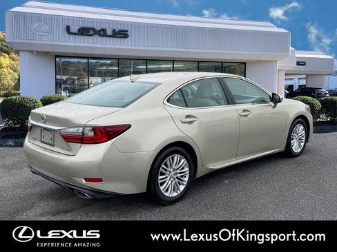 Used 2017 Lexus ES 350 w/ Premium Package FWD image 5