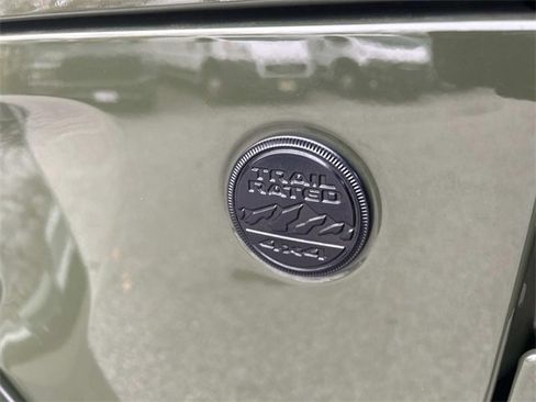 Used 2021 Jeep Gladiator Willys image 9