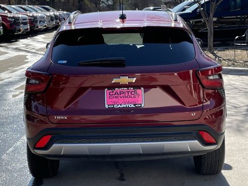 Used 2025 Chevrolet Trax LT image 5