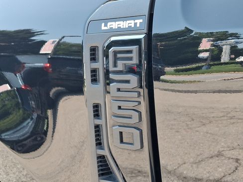 Certified 2024 Ford F250 Lariat w/ Lariat Ultimate Package AWD/4WD image 34