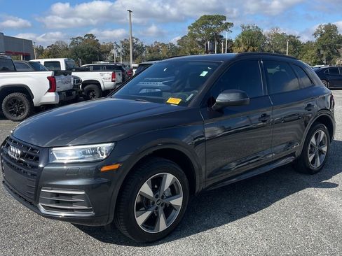 Used 2020 Audi Q5 2.0T Premium w/ Titanium Sport Package image 2