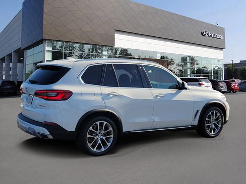 Used 2019 BMW X5 xDrive40i w/ Convenience Package AWD/4WD image 2