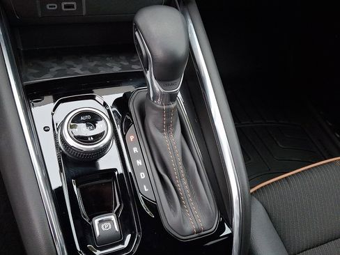 Used 2024 GMC Canyon AT4 image 14