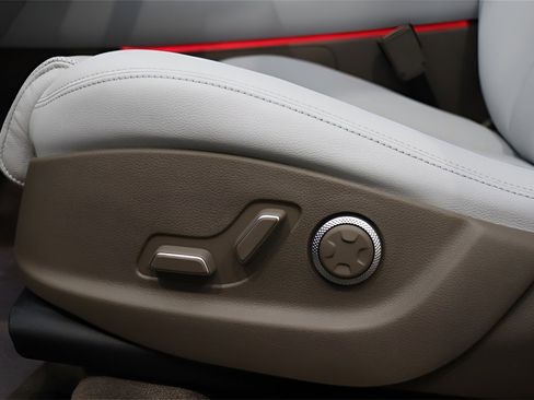 New 2026 Genesis GV70 2.5T Advanced image 9