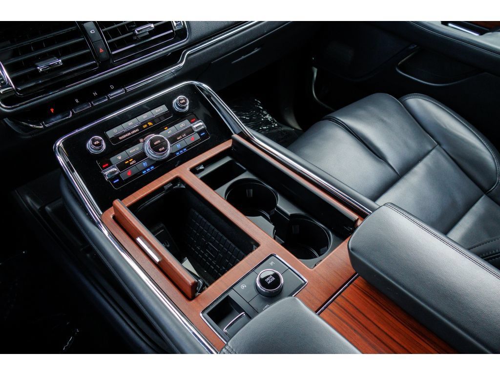Used 2024 Lincoln Navigator L 4WD image 27