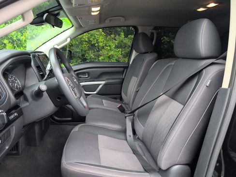 Used 2023 Nissan Titan SV RWD image 14
