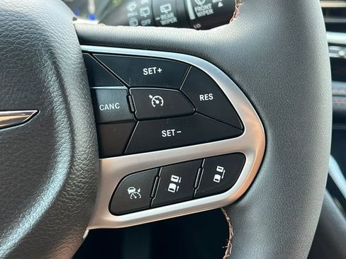 Used 2024 Chrysler Pacifica Pinnacle AWD/4WD image 23