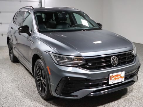 Used 2022 Volkswagen Tiguan SE R-Line image 5