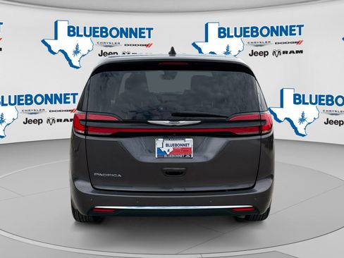 Certified 2023 Chrysler Pacifica Touring-L FWD image 6