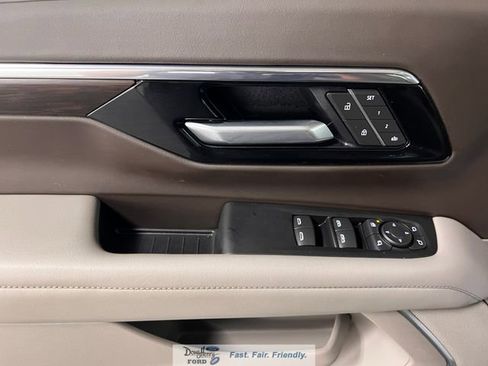 Used 2025 Chevrolet Tahoe Z71 w/ Comfort Package image 23