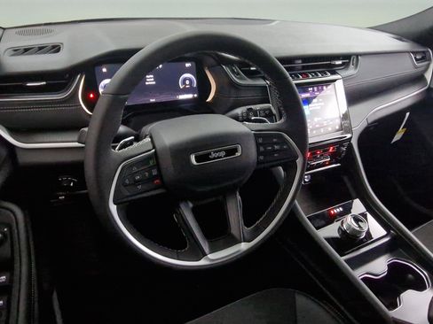 New 2025 Jeep Grand Cherokee L Altitude image 12