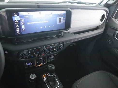 Used 2025 Jeep Wrangler Unlimited Sahara image 25