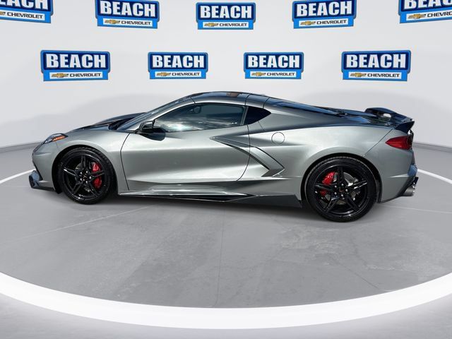 Used 2022 Chevrolet Corvette Stingray Coupe w/ Chrome Exterior Badge Package RWD image 5
