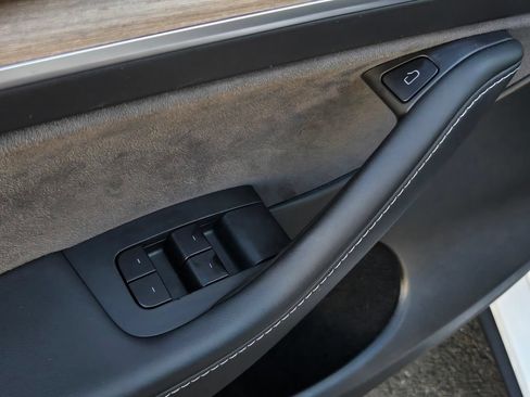 Used 2025 Tesla Model Y Long Range AWD/4WD image 12