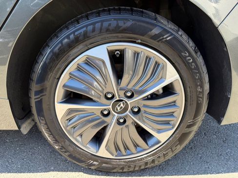Used 2022 Hyundai Ioniq SE FWD image 52