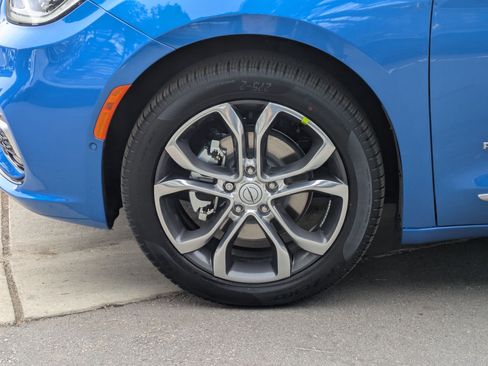 New 2026 Chrysler Pacifica Pinnacle image 36