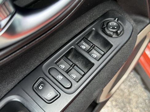 Used 2016 Jeep Renegade Latitude FWD image 11
