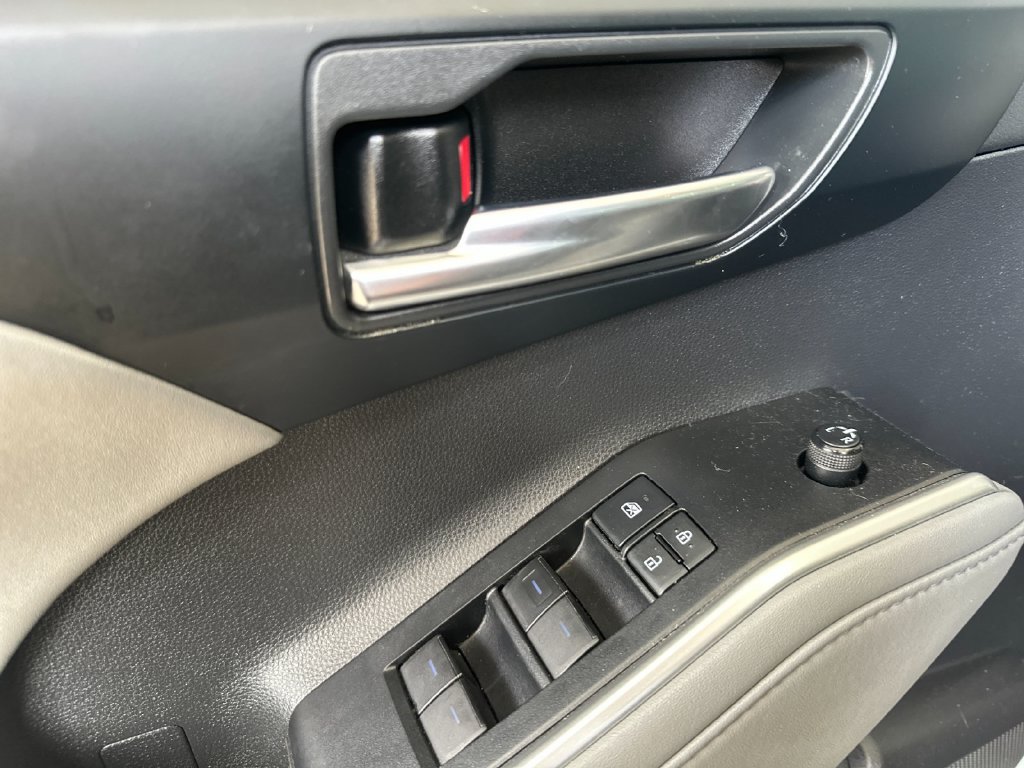 Used 2021 Toyota Highlander XLE FWD image 10