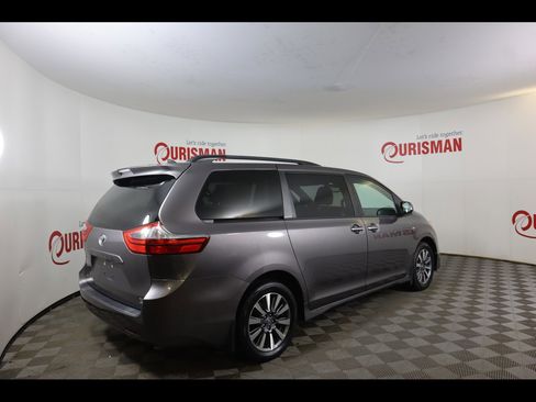 Used 2020 Toyota Sienna XLE Premium image 7