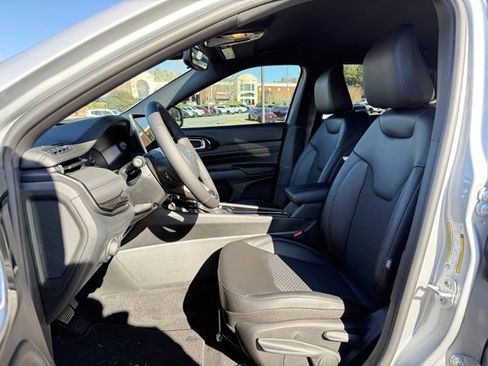 New 2026 Jeep Compass Latitude image 12