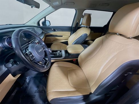 Used 2024 Kia Carnival LX image 19