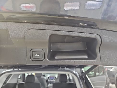 Certified 2023 GMC Acadia SLE w/ Driver Convenience Package image 14