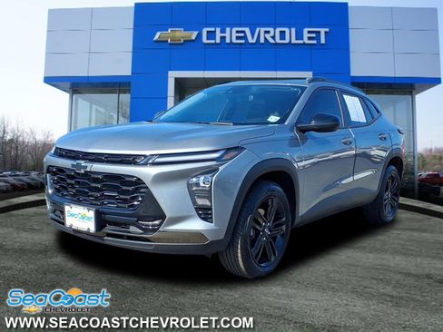 Certified 2025 Chevrolet Trax ACTIV w/ Sunroof Package image 3