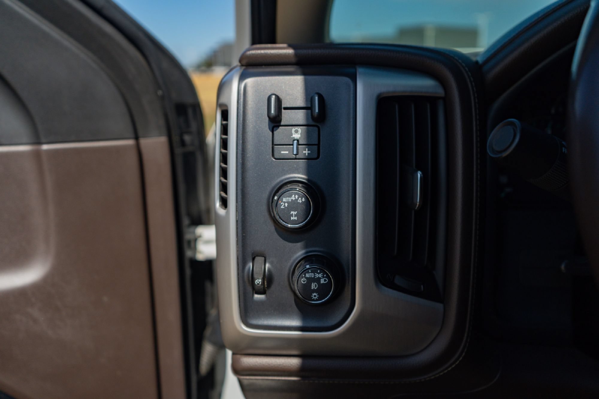 Used 2018 GMC Sierra 1500 SLT AWD/4WD image 18