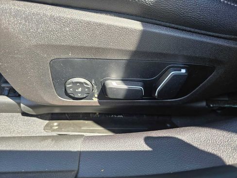 Used 2024 BMW 330i xDrive Sedan w/ Convenience Package image 27