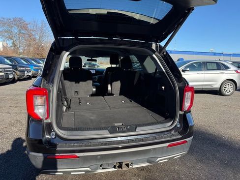 Used 2022 Ford Explorer XLT w/ Equipment Group 202A image 11
