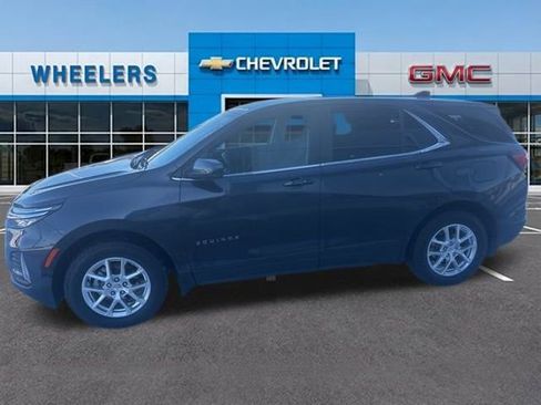 Used 2022 Chevrolet Equinox LT image 2