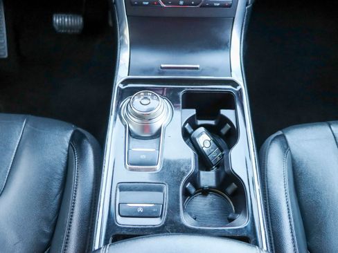 Used 2019 Ford Edge Titanium image 26