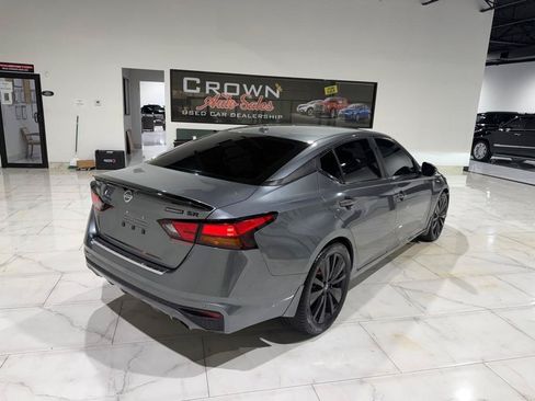 Used 2022 Nissan Altima 2.5 SR w/ Midnight Edition Package FWD image 9