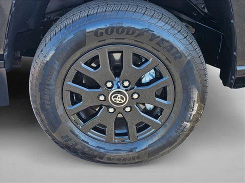 Used 2025 Toyota Tacoma SR5 AWD/4WD image 24